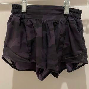 Lululemon Hotty Hot Shorts Size 0 Camouflage 2.5 Inseam With Liner